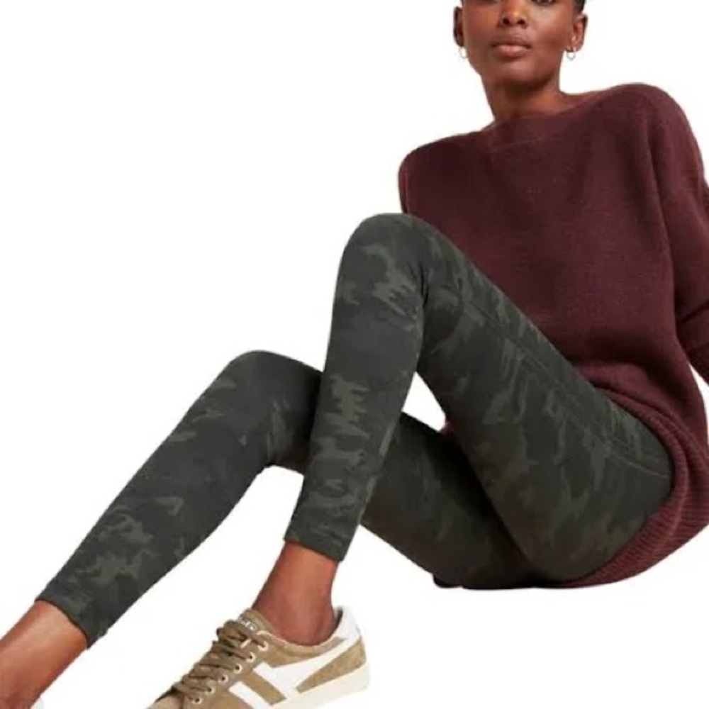 Spanx “Look at Me Now” Seamless Camo Leggings Women’s Medium - Picture 2 of 6